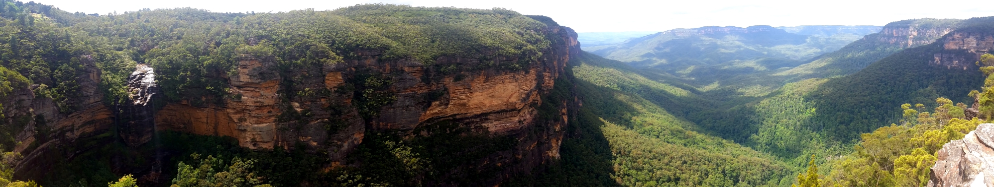 You wont fall asleep trekking here -Blue mountains near Sydney